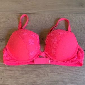 Victoria’s Secret push up bra. 34B